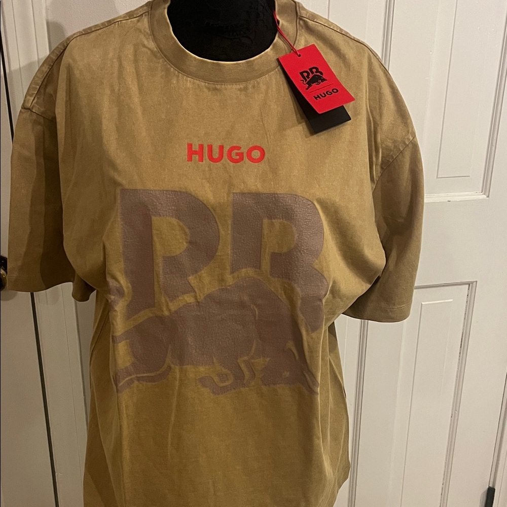 Hugo Boss Tan Short Sleeve Logo Tee with Red Accent nwt